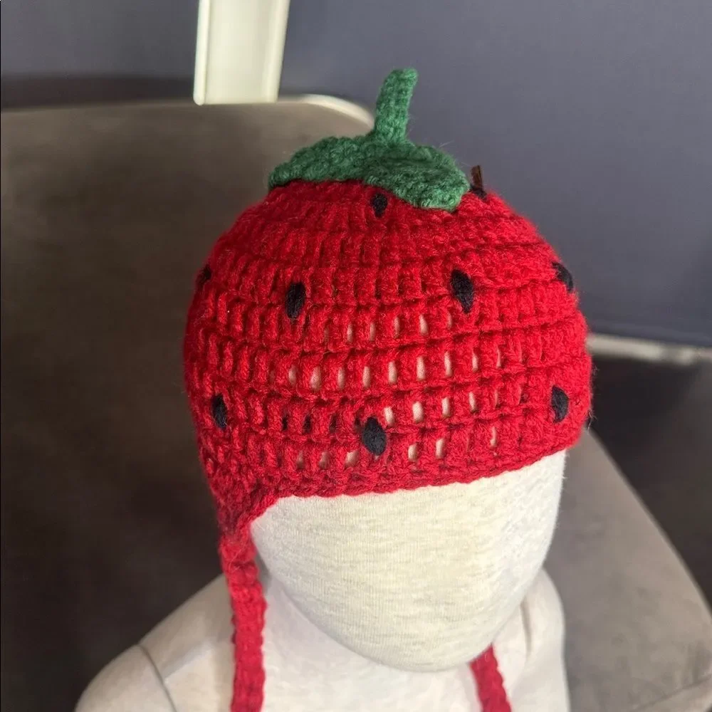 Daisy Baby Infant Crocheted Strawberry Hat Beanie with Ear Flaps 0-6 months NWT